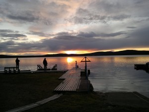 Imagen del lago del camping