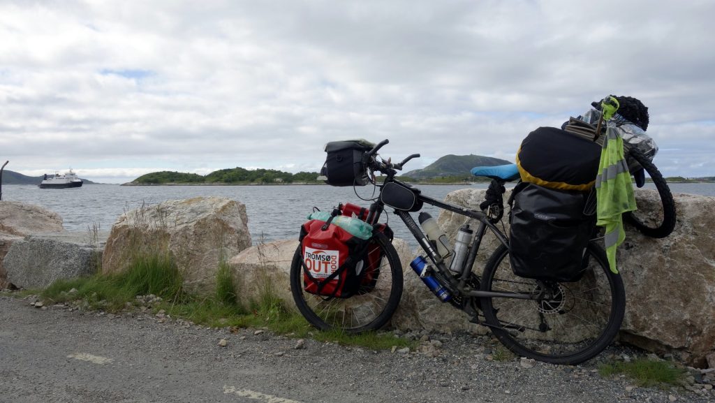 cicloturismo-ferry-llegando
