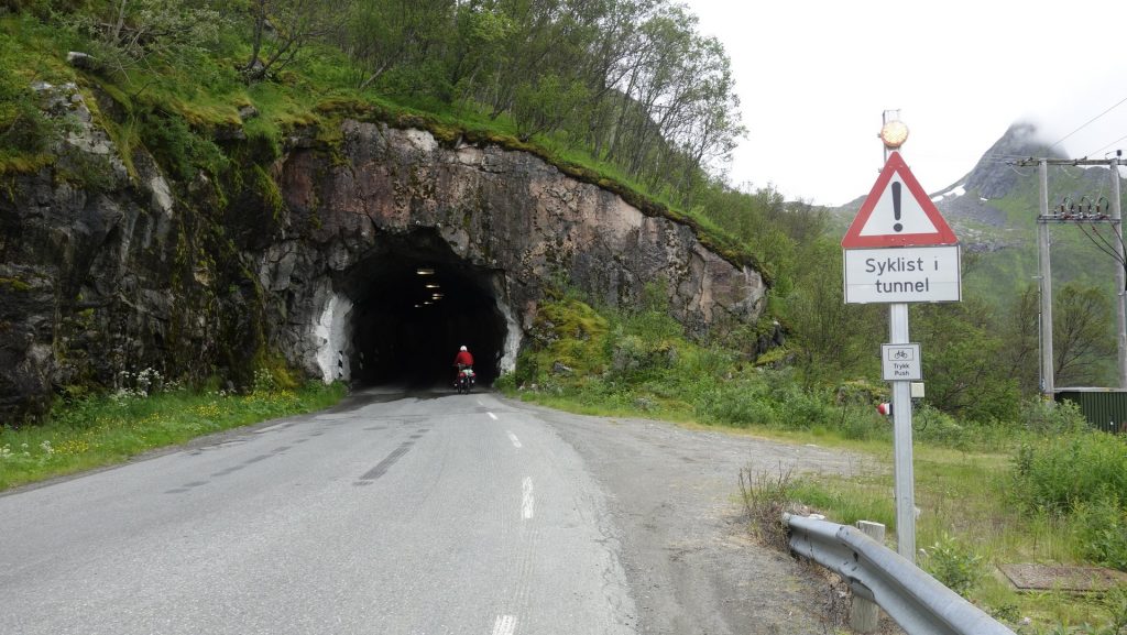 cicloturismo-luces-tunel
