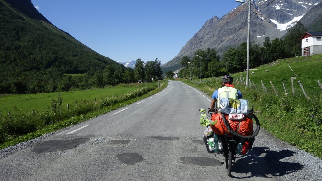 cicloturismo-montañas-noruega